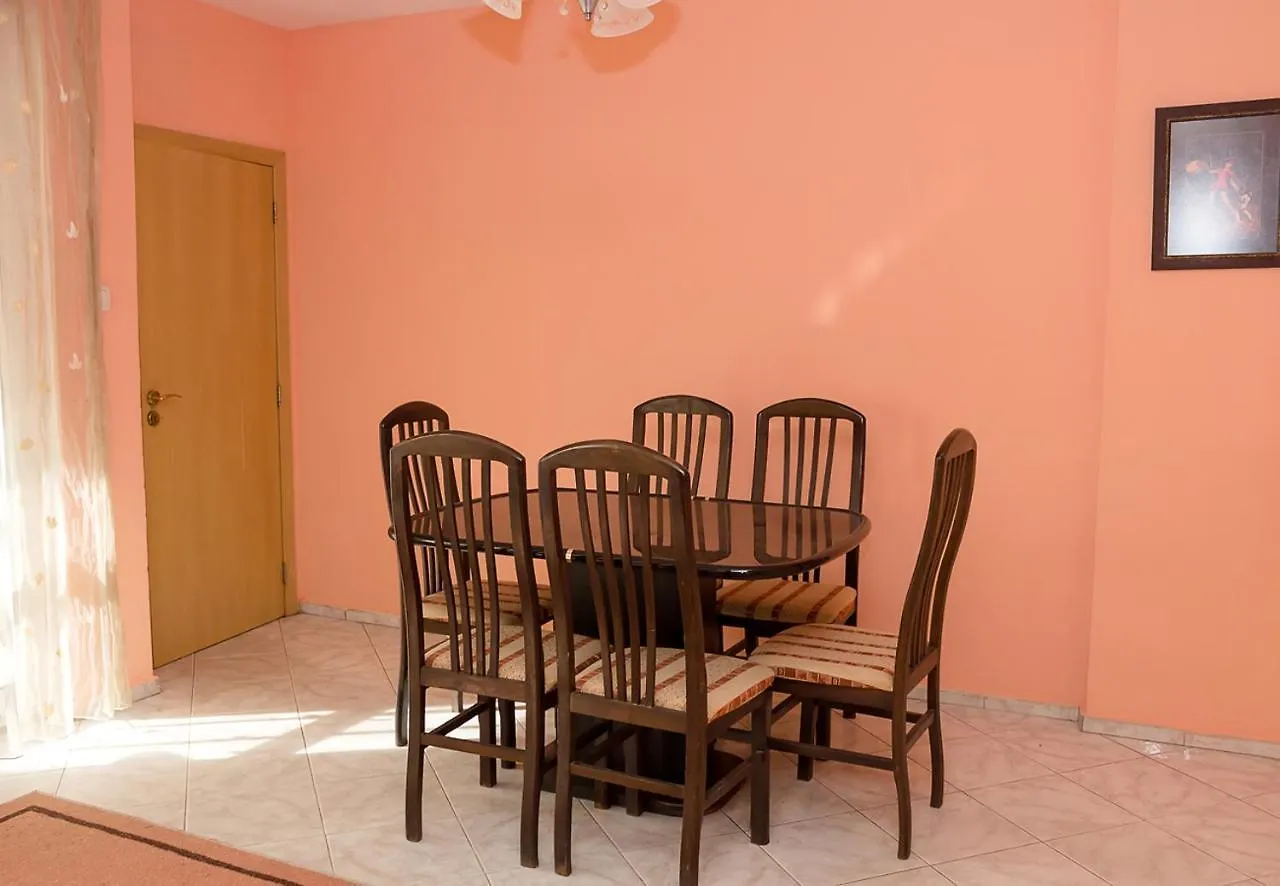 Peach Coloured 2-Bdr Apartment By The Sea Garden Varna Bulgaria
