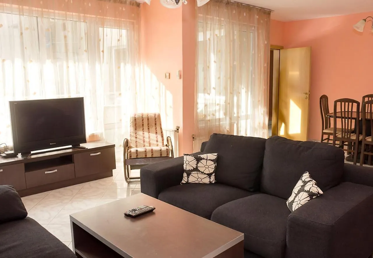 Peach Coloured 2-Bdr Apartment By The Sea Garden Varna