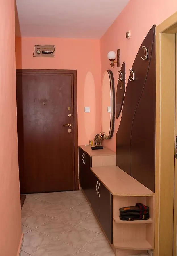 Peach Coloured 2-Bdr Apartment By The Sea Garden Varna