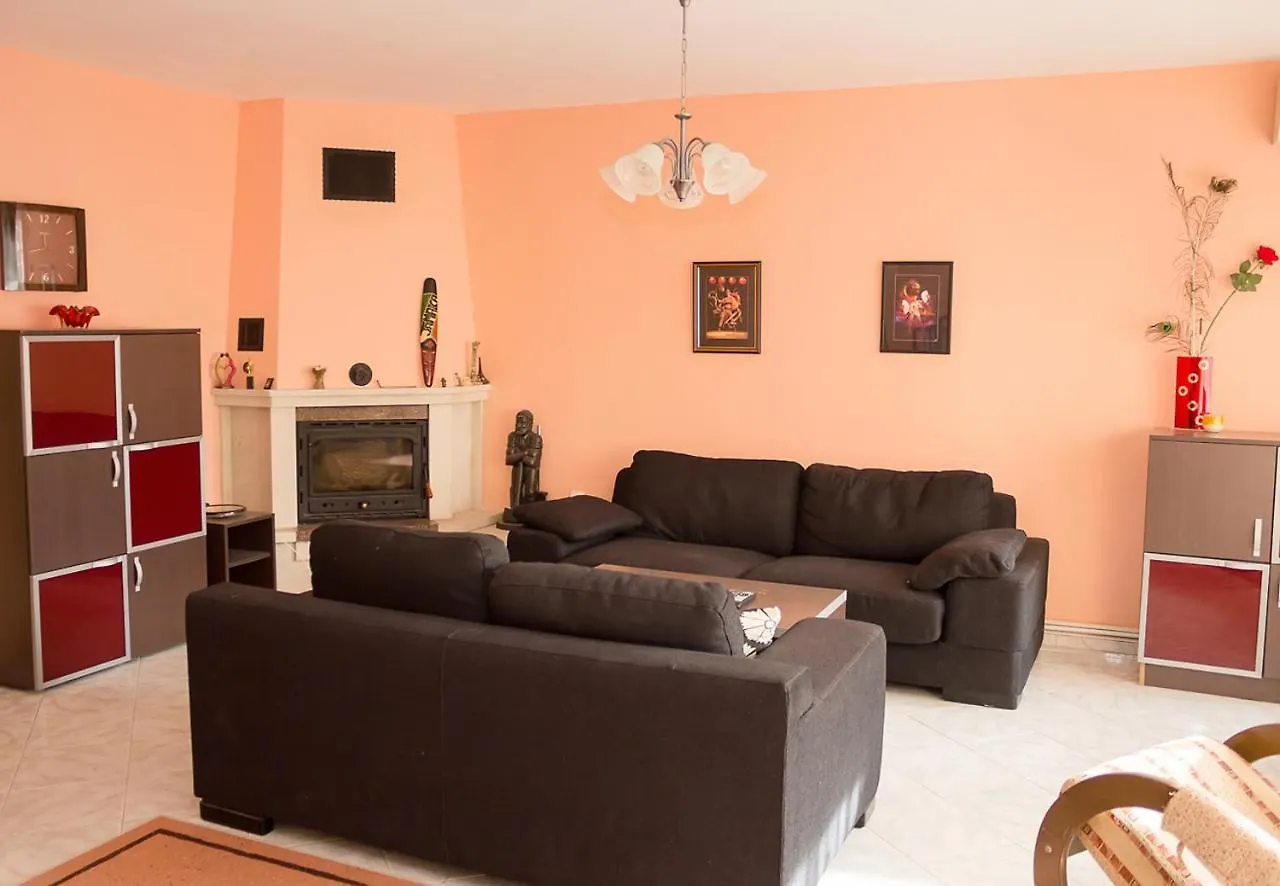 Peach Coloured 2-Bdr Apartment By The Sea Garden Varna