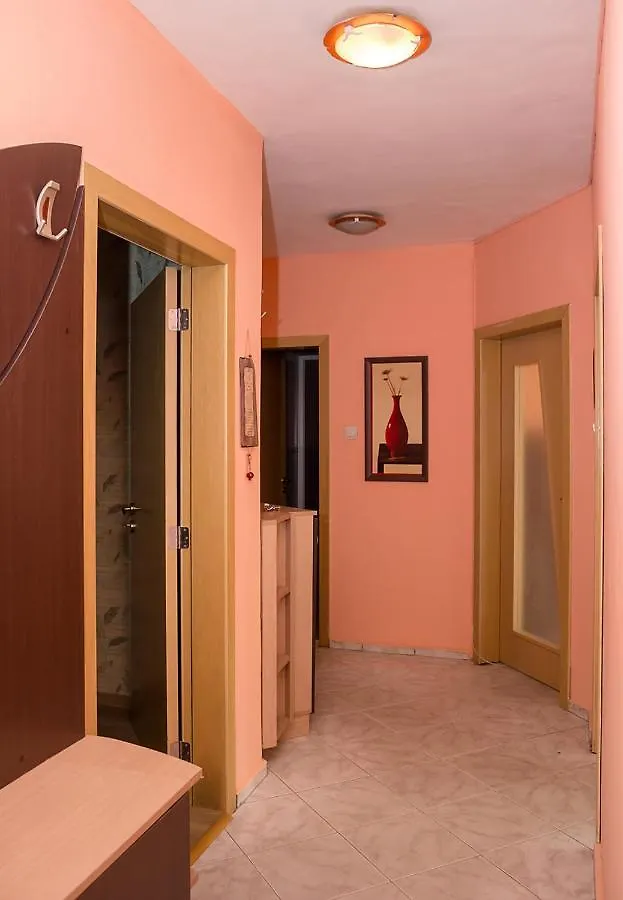 Peach Coloured 2-Bdr Apartment By The Sea Garden Varna